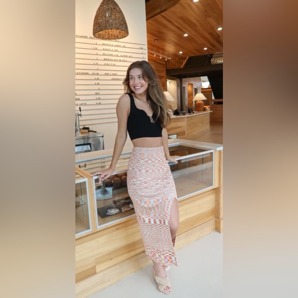 vestique Dresses & Skirts - Vestique Vibrant Vintage Pattern Knit Skirt with Slit SZ Medium